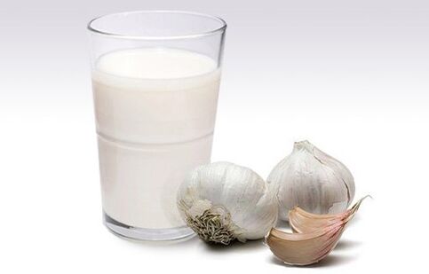 latte e aglio per eliminare i parassiti